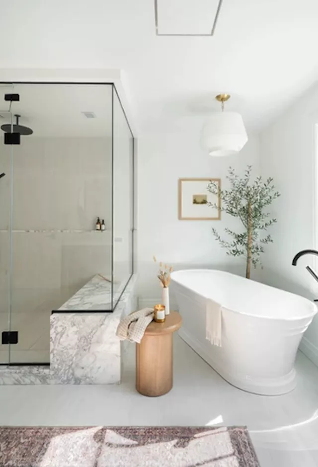 29+ Bathroom Towel Storage Ideas for a Clean and Organized Space 2 Freestanding Tub Edge and Wooden Stool Display