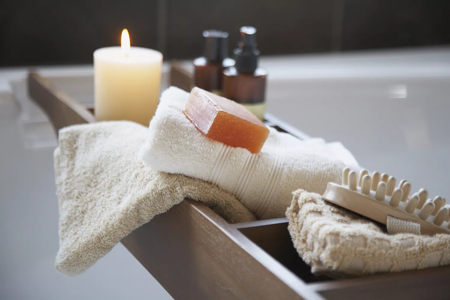29+ Bathroom Towel Storage Ideas for a Clean and Organized Space 5 Bathtub Caddy Organizer