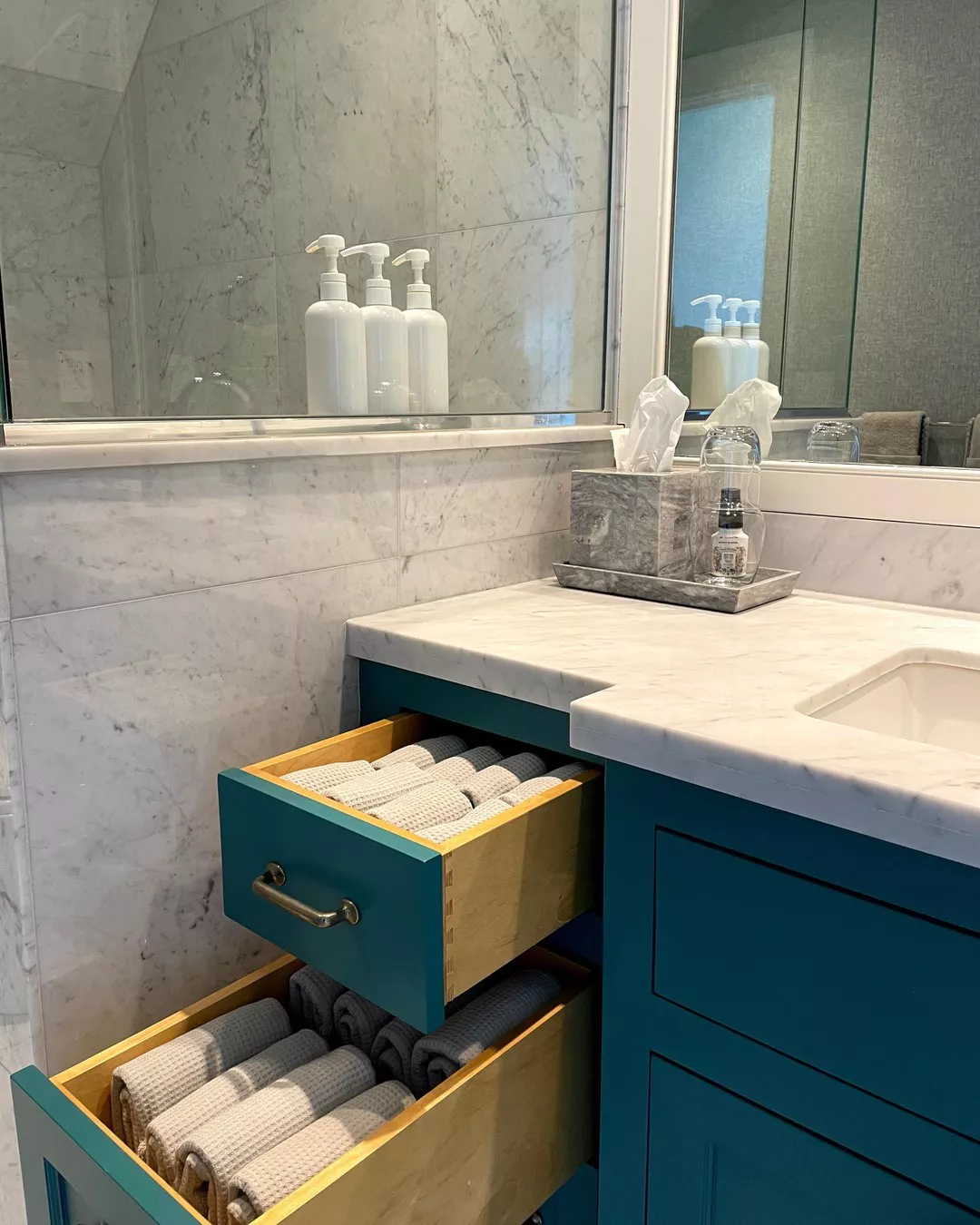 29+ Bathroom Towel Storage Ideas for a Clean and Organized Space 16 Vertical File Style Drawer Packing