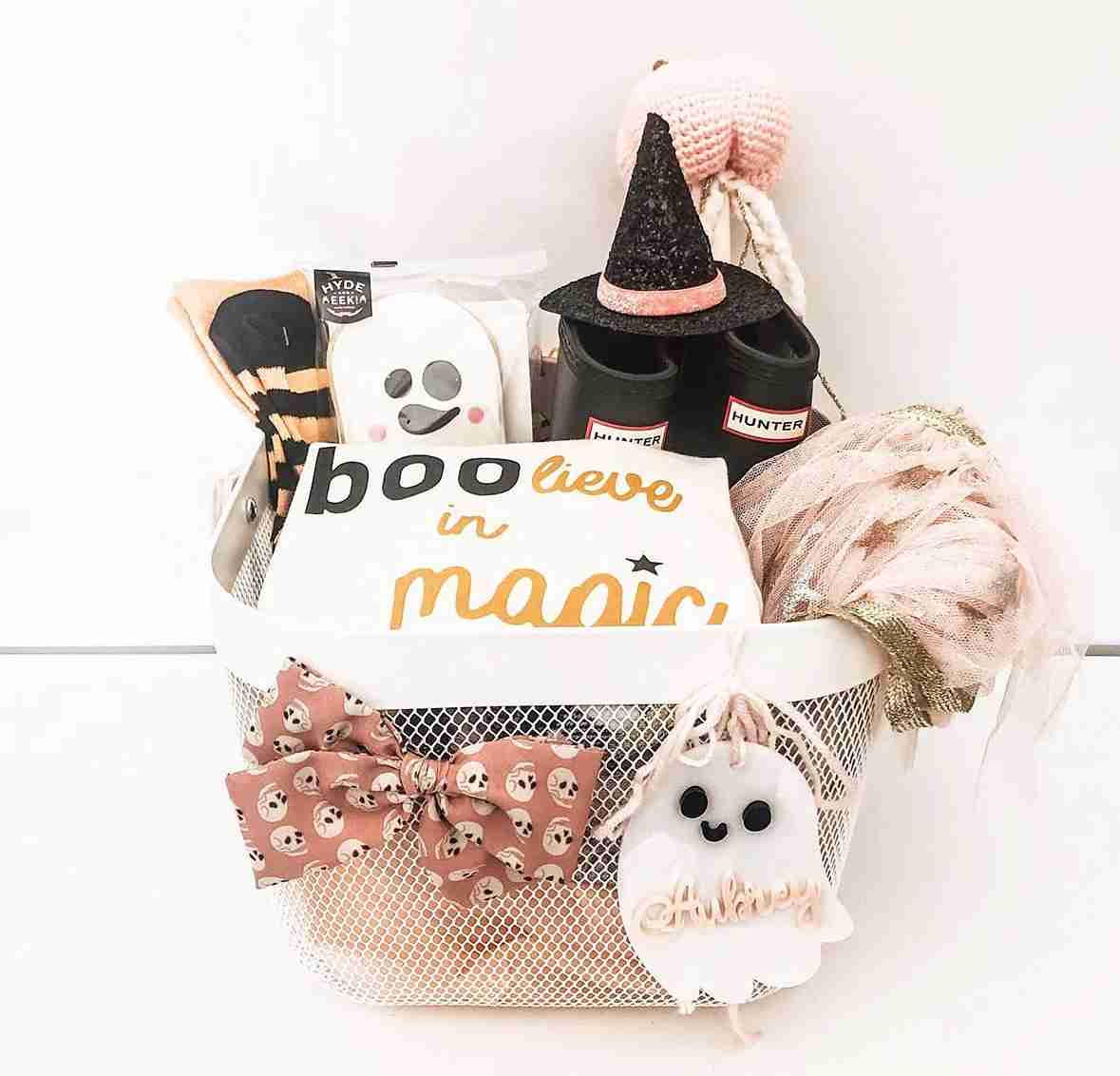 Mesh Basket with Hunter Boots