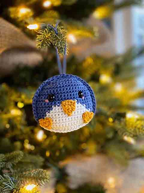 Flat Penguin Bauble