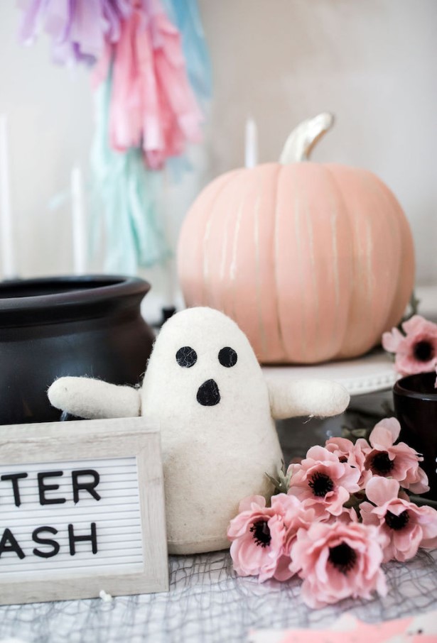 Pastel Ghost and Flower Display
