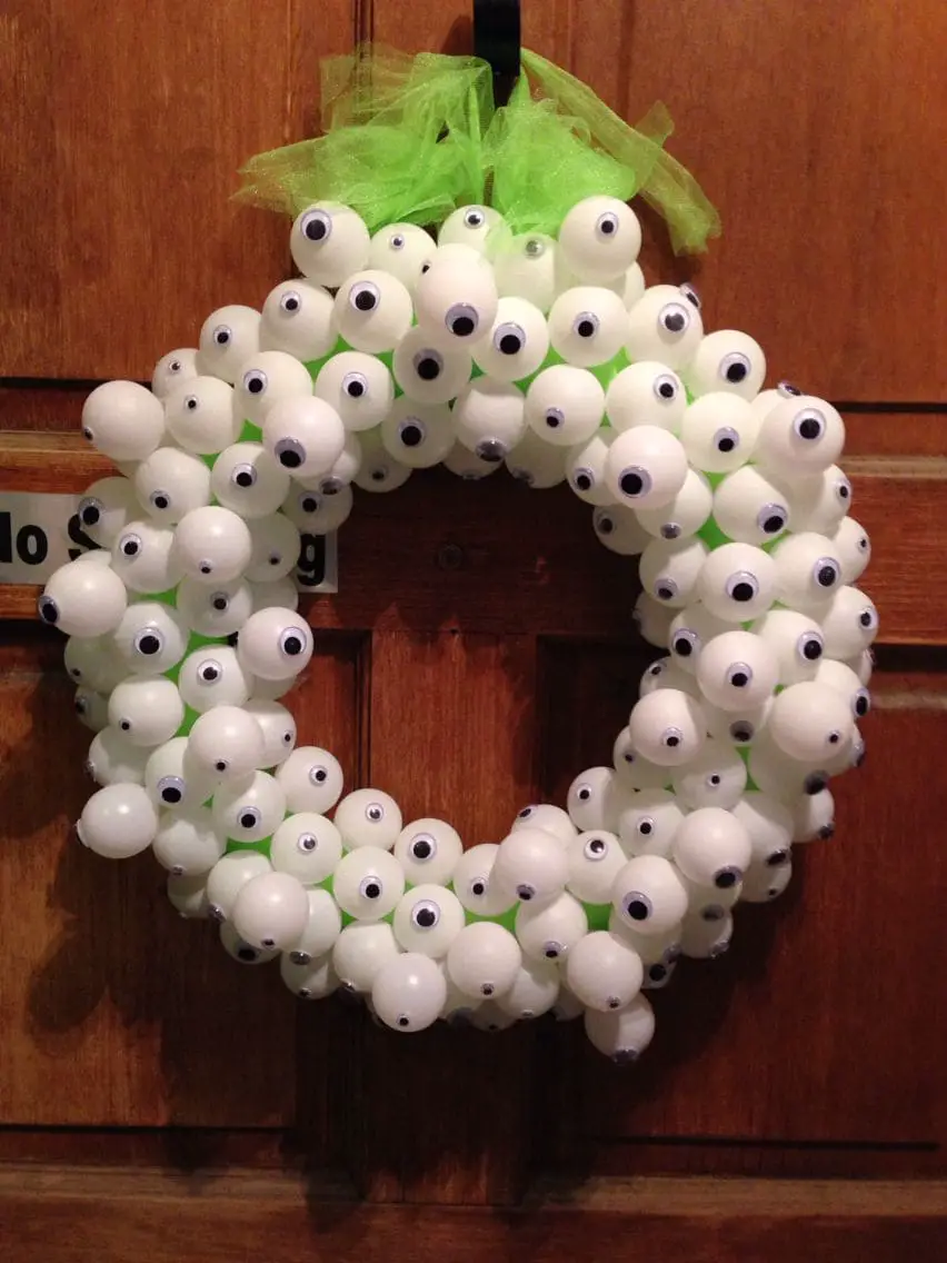 27 Halloween Wreath Ideas to Give Your Front Door a Spooky Touch 19 Eyeball Cluster Wreath