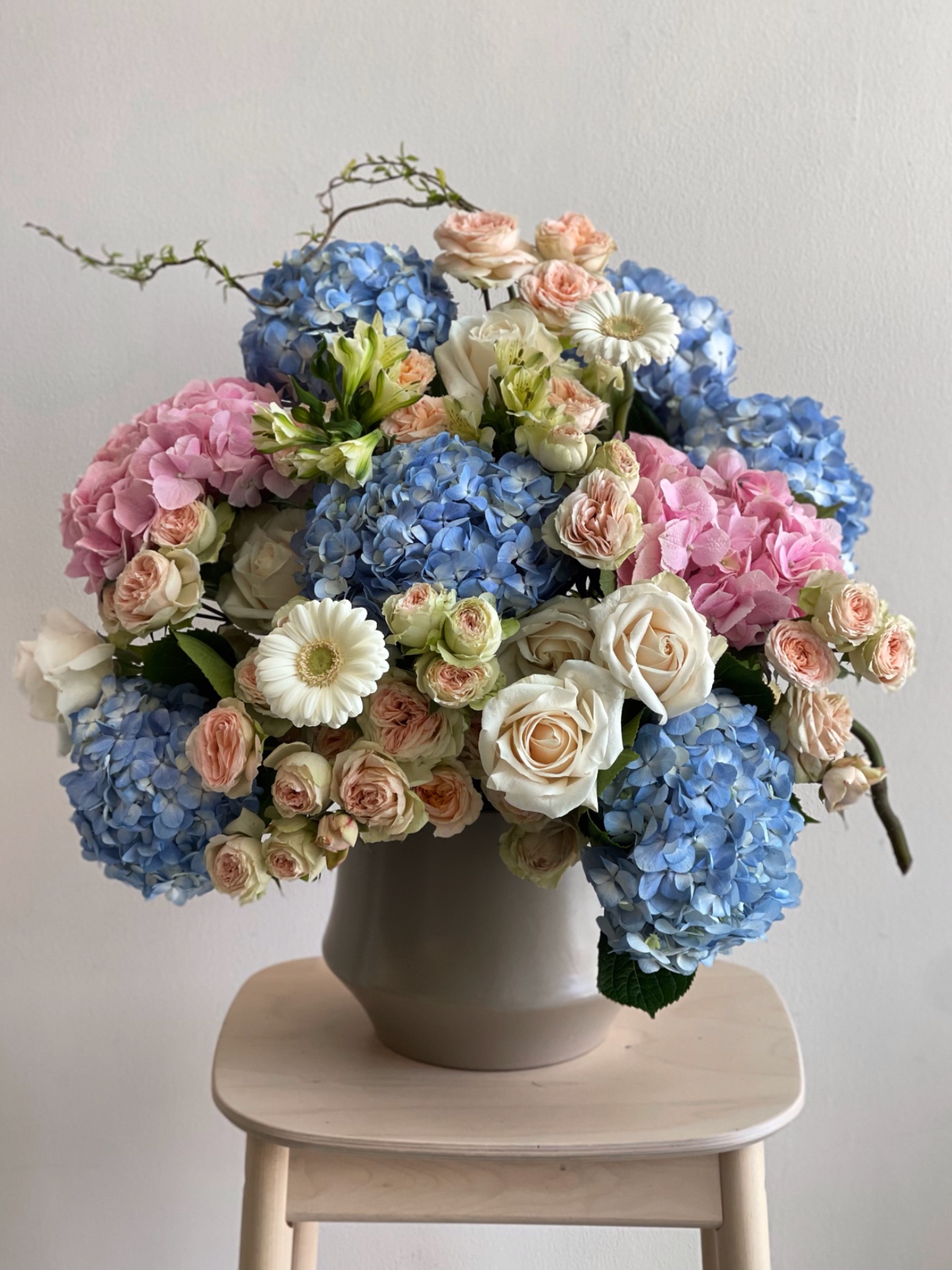 Garden Mix in Matte Neutral Urn