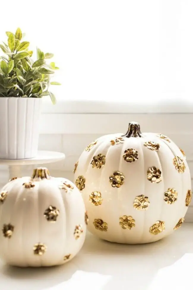 31 Indoor Halloween Decorations Ideas to Make Your Home Spooktacular 12 Sequin Polka Dot Pumpkins