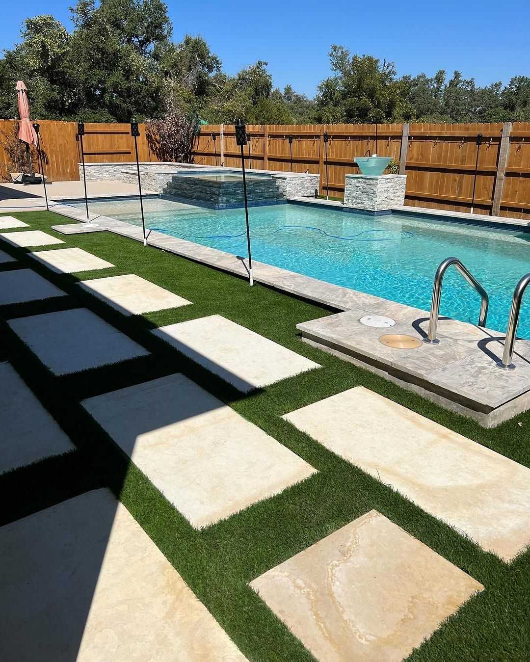 17+ Turf and Paver Ideas for a Stunning Modern Backyard 5 Modern Poolside Steppers