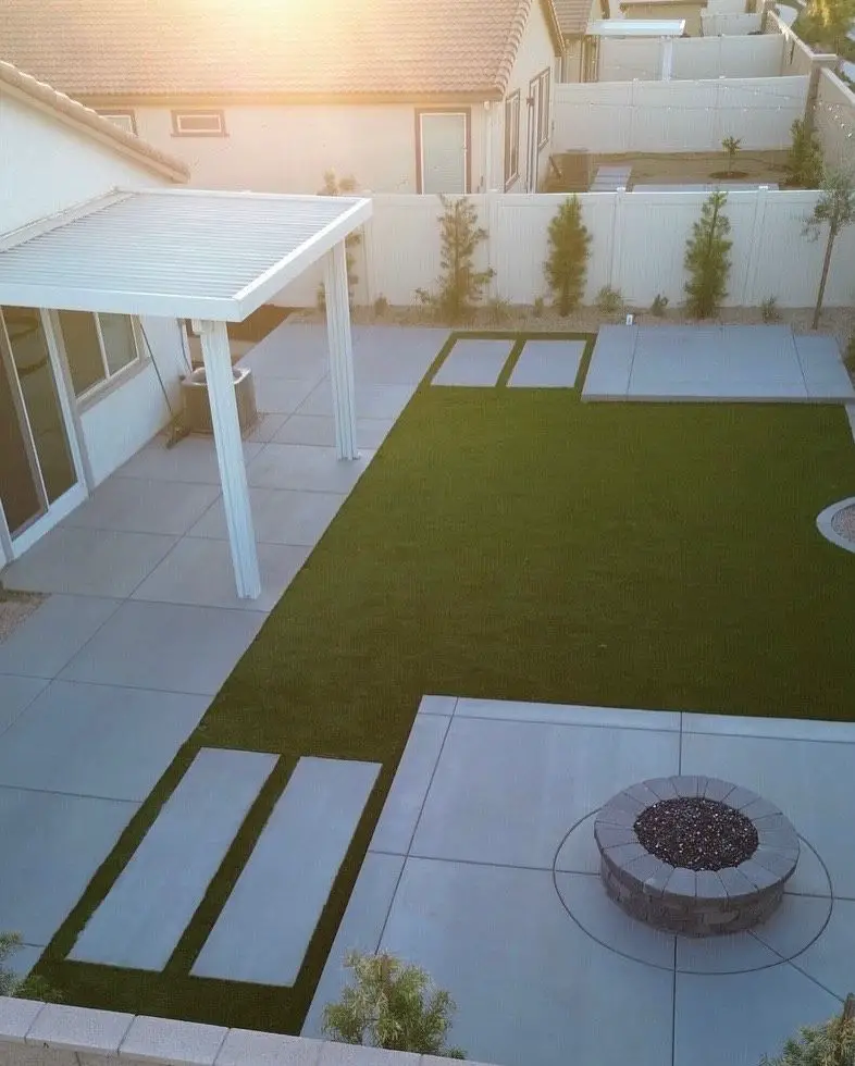 17+ Turf and Paver Ideas for a Stunning Modern Backyard 13 Minimalist Fire Pit Yard