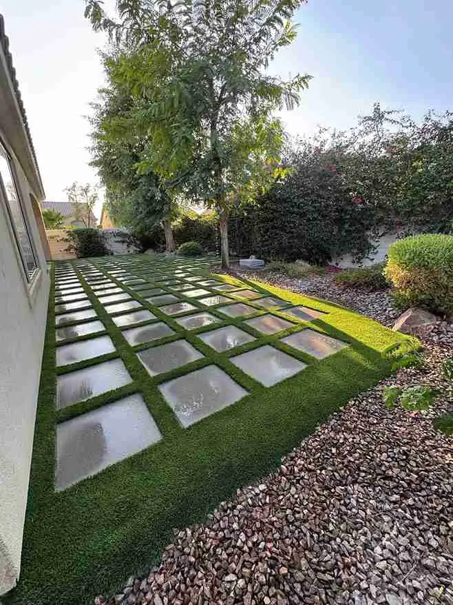 17+ Turf and Paver Ideas for a Stunning Modern Backyard 15 Modern Side Yard Grid