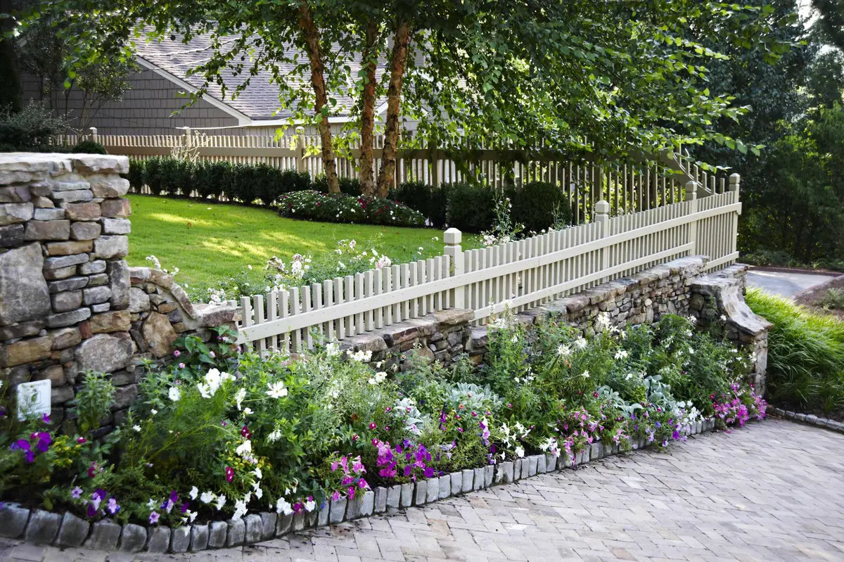 Stacked Stone Retaining Bed
