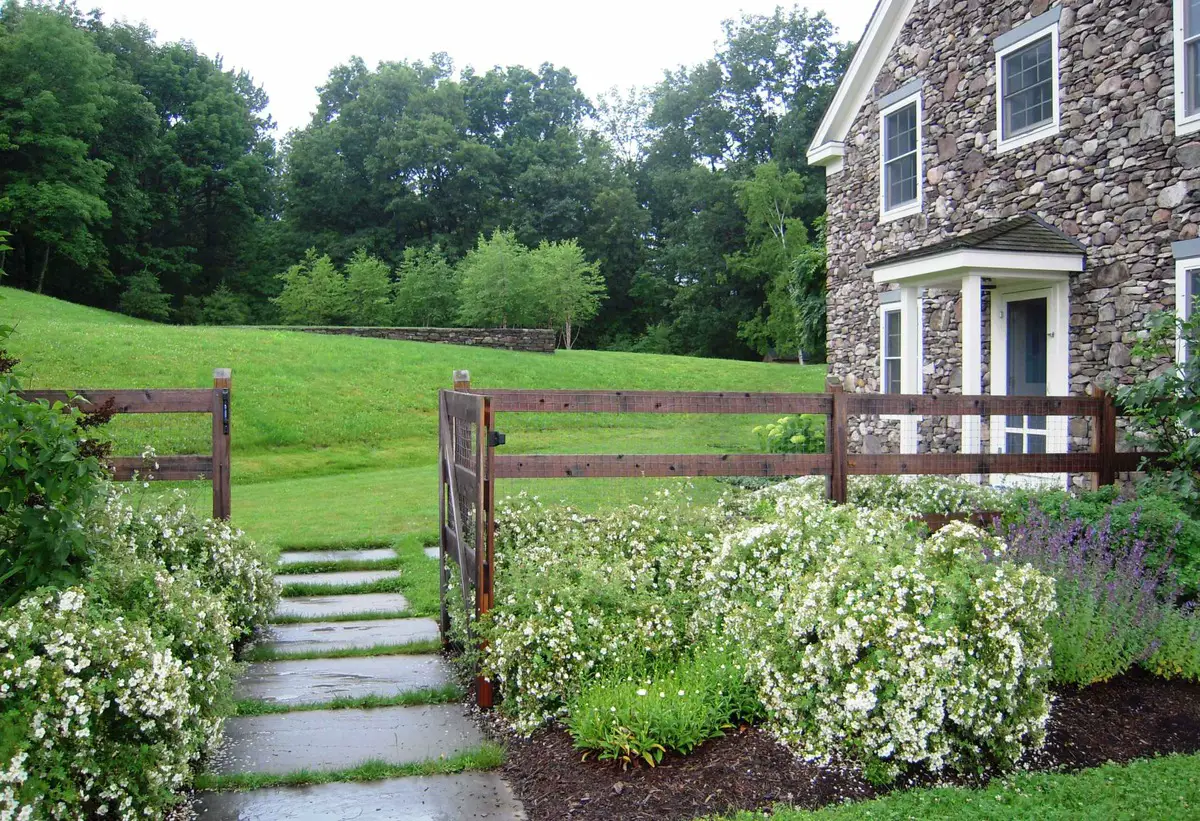Split Rail Entrance Border