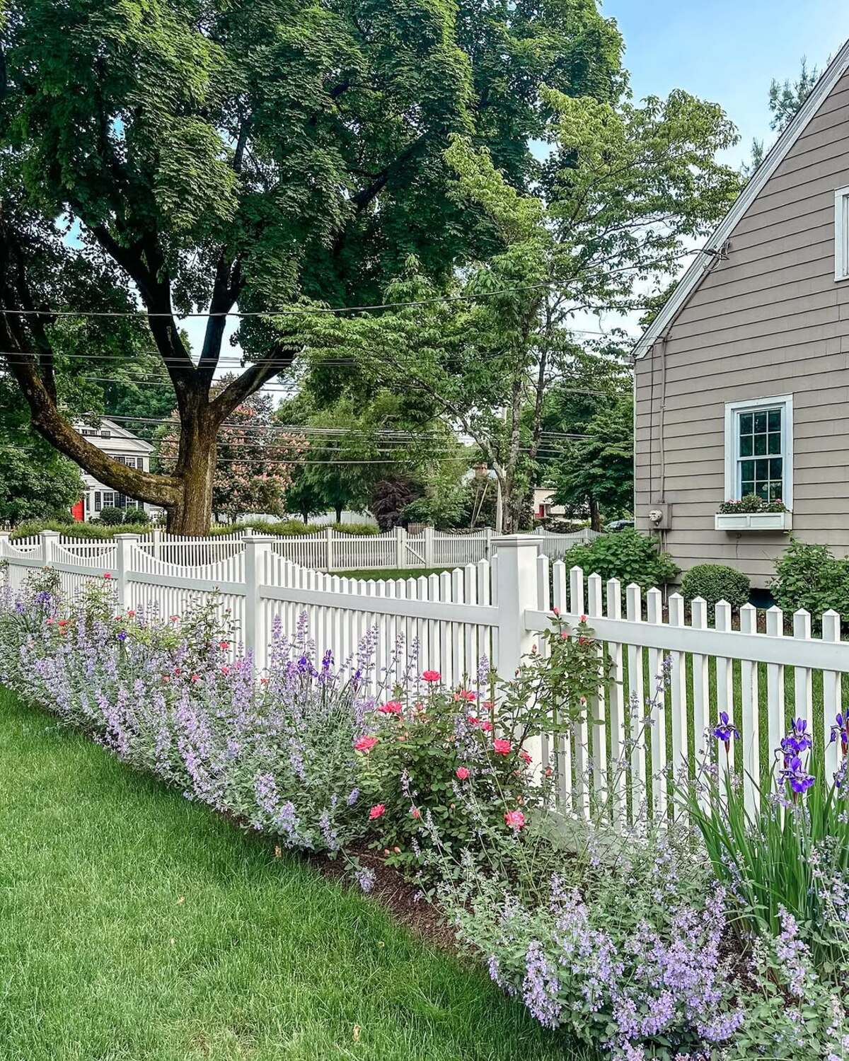 Curved Picket Border Bed