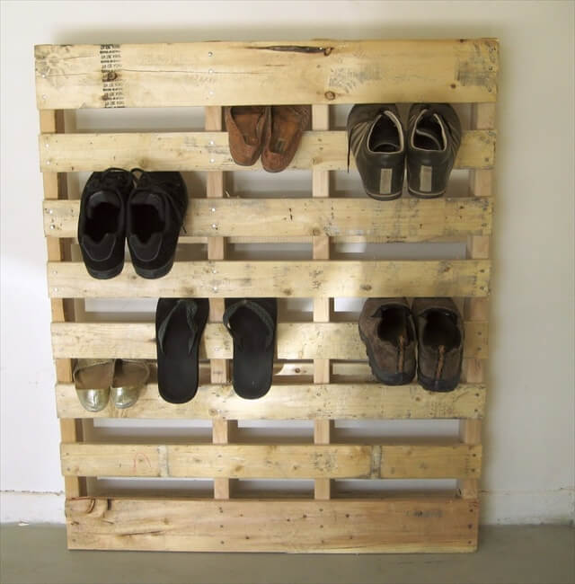 Upcycled Wooden Pallet Wall Rack