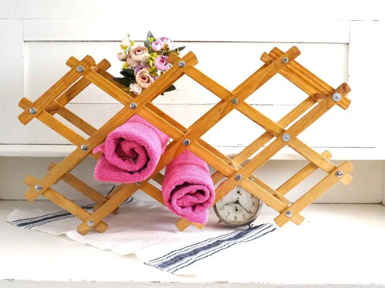 Wooden Lattice Expandable Rack