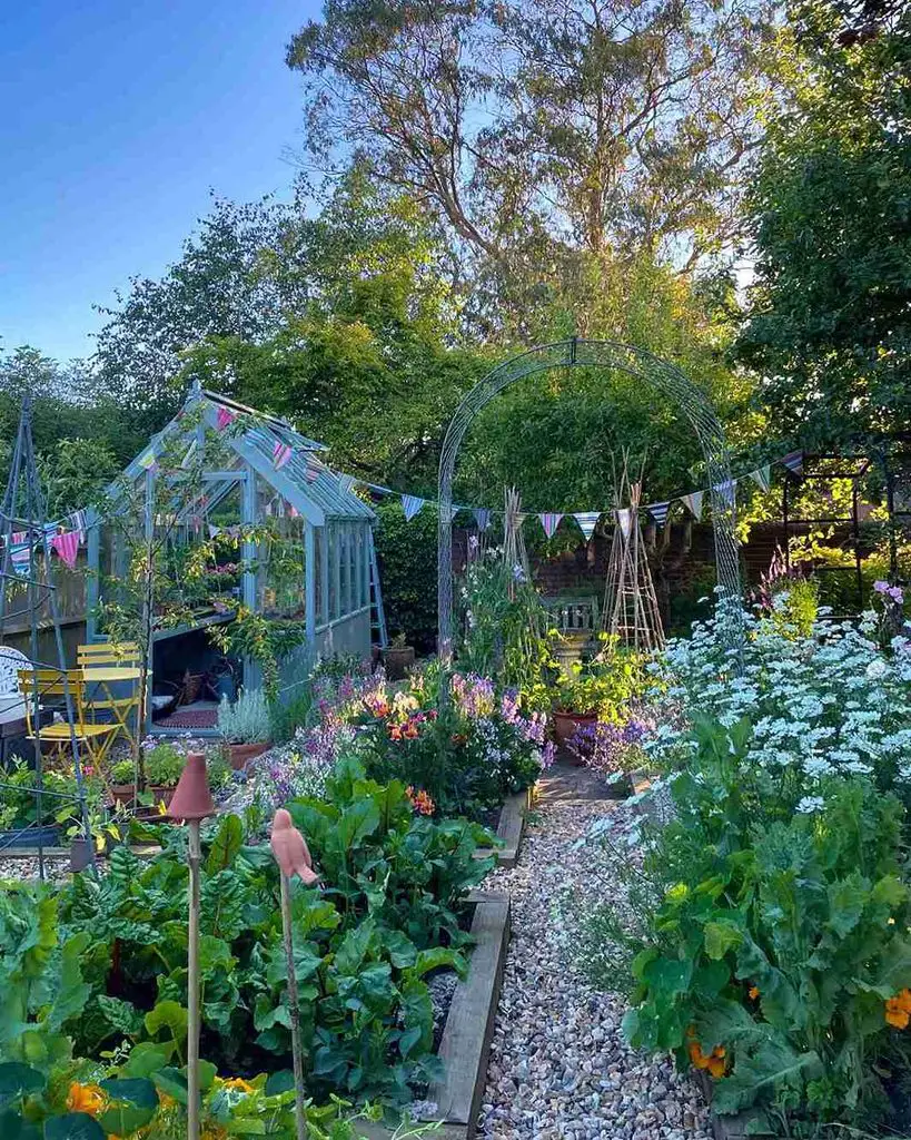 25 Fall Gardening Ideas for a Healthier, Better Prepared Garden 8