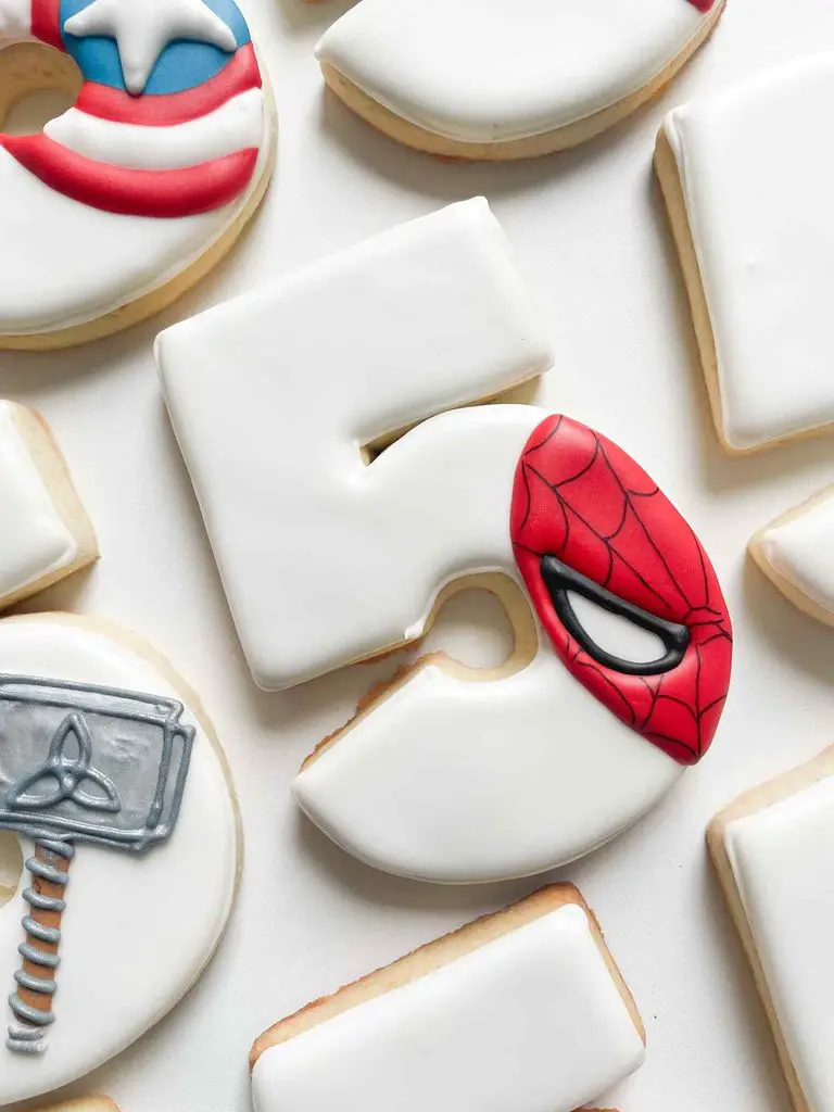 65+ Superhero-Themed Cookies for an Action-Packed Party 3 65+ Superhero-Themed Cookies for an Action-Packed Party 3
