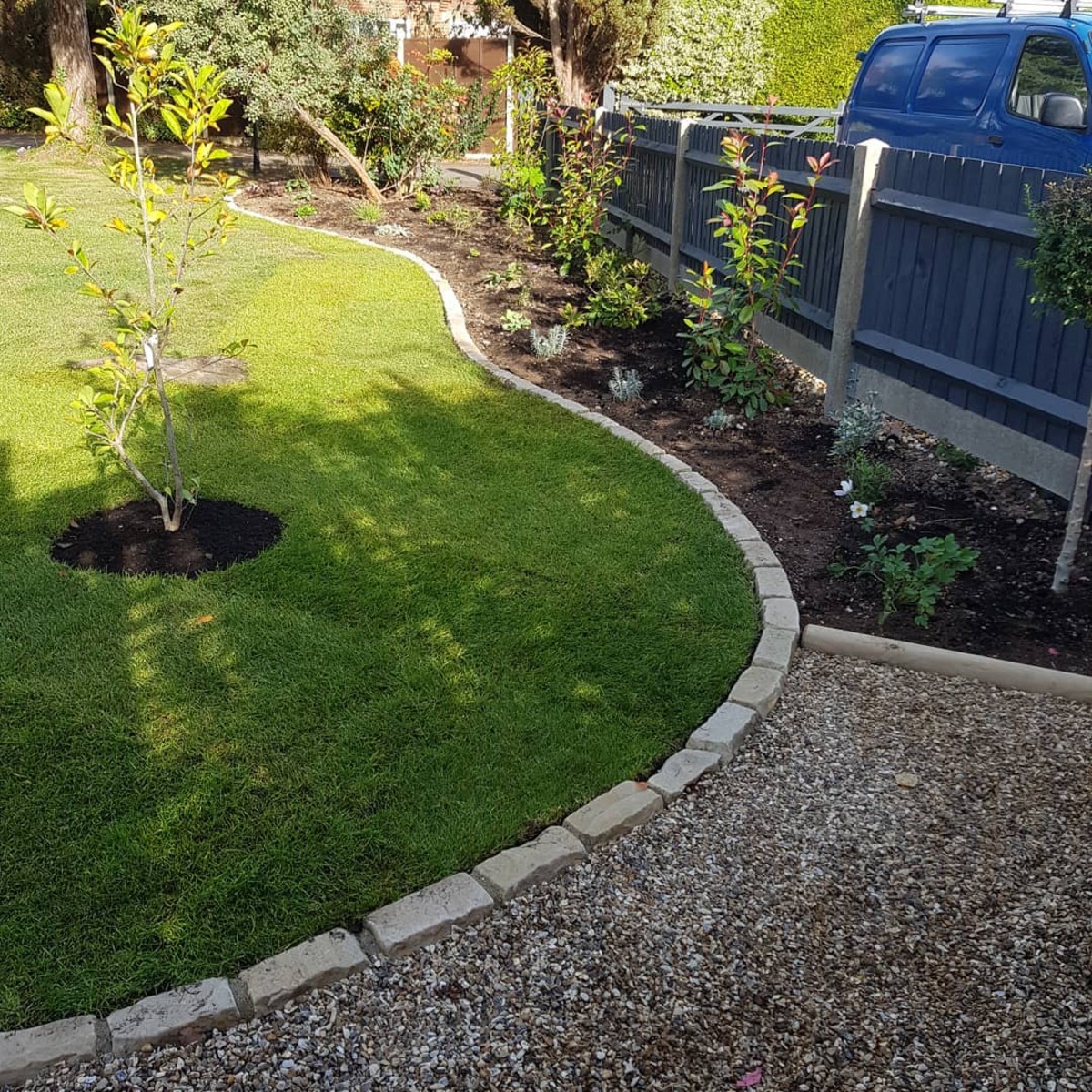 29 Brick Landscaping Ideas to Give Your Yard Timeless Charm 3 Curved Stone Brick Lawn Edge