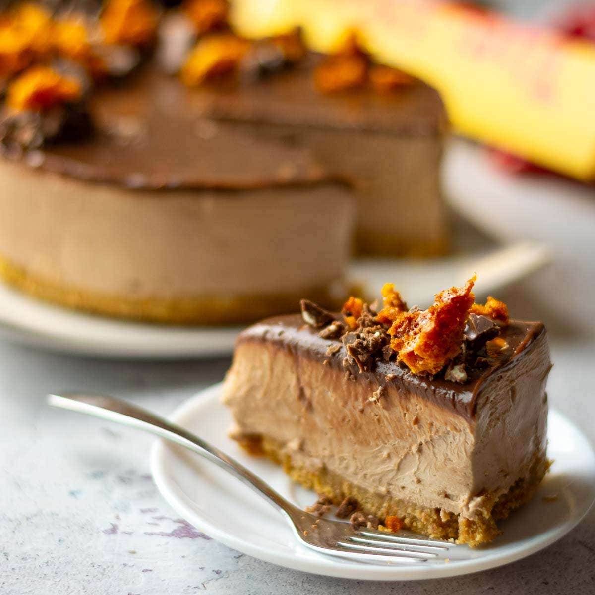 51+ Christmas Desserts Ideas for a Crowd 2 Chocolate Honeycomb Cheesecake