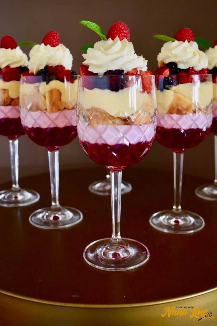 51+ Christmas Desserts Ideas for a Crowd 7 Individual Christmas Berry Trifles