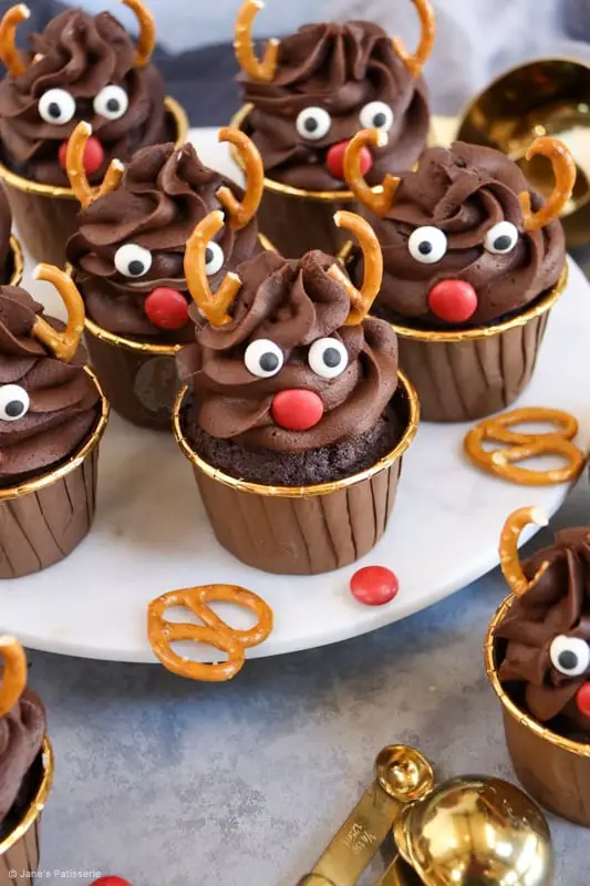 51+ Christmas Desserts Ideas for a Crowd 20 Reindeer Chocolate Cupcakes