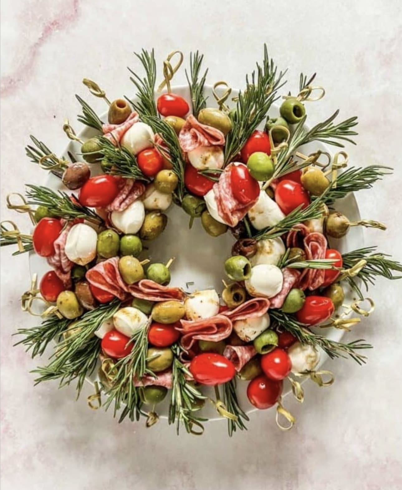 51+ Christmas Party Appetizers Everyone Will Want to Try 14 Antipasto Skewer Wreath