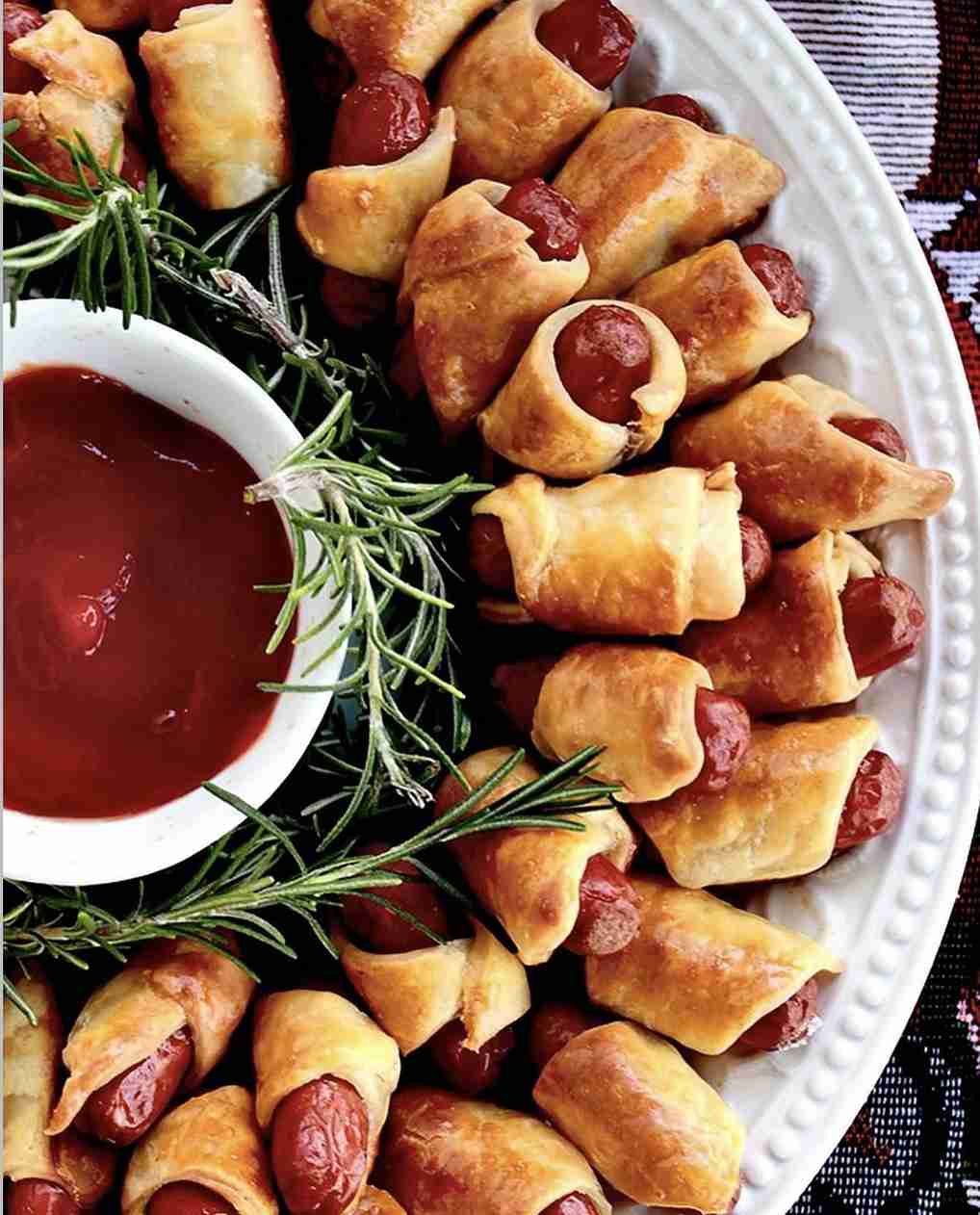 51+ Christmas Party Appetizers Everyone Will Want to Try 18 Pigs in a Blanket Wreath