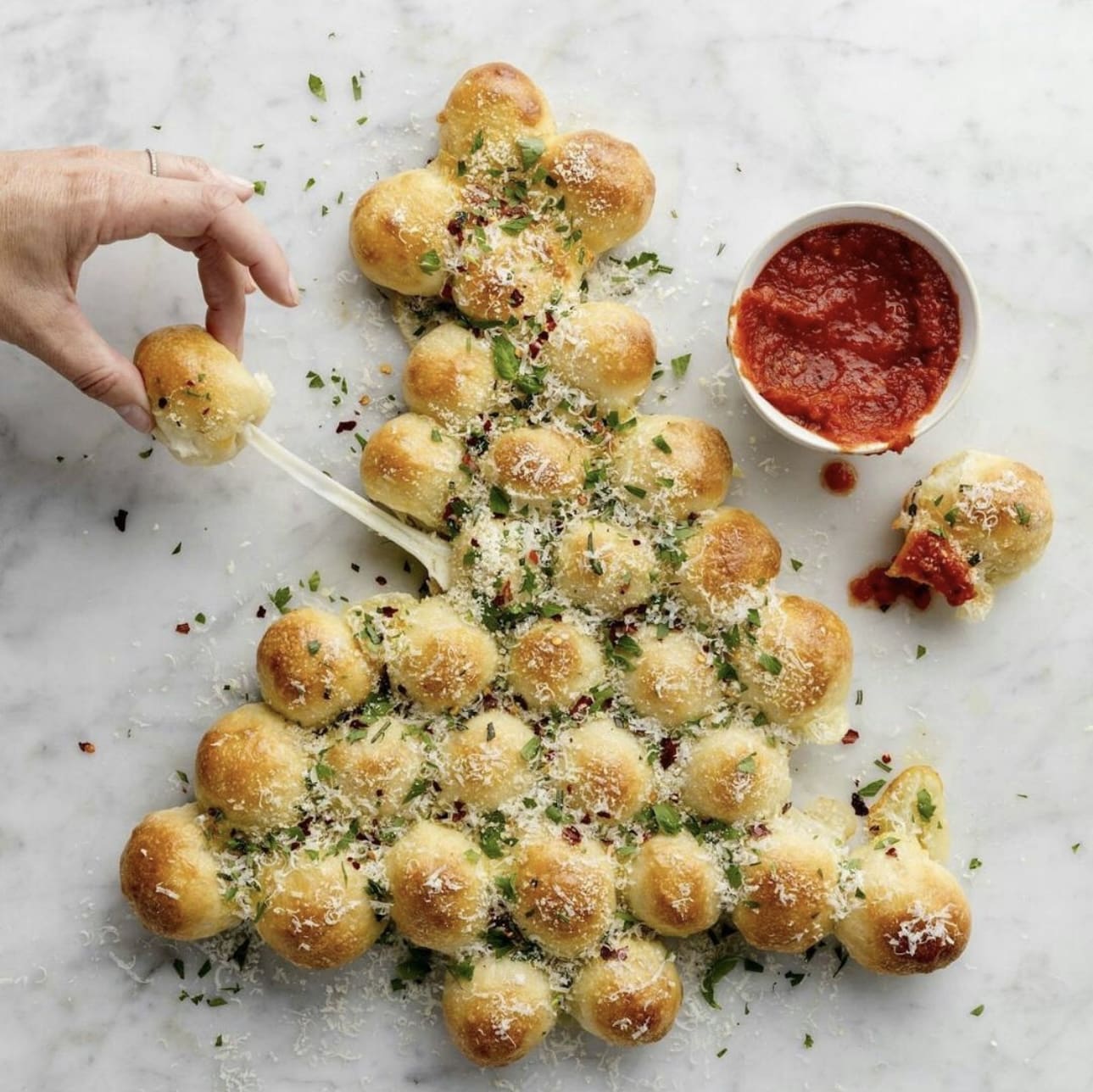 51+ Christmas Party Appetizers Everyone Will Want to Try 21 Cheesy Pull Apart Christmas Tree