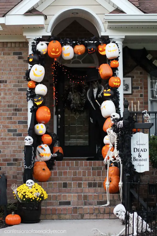 Illuminated Pumpkin Archway Entry