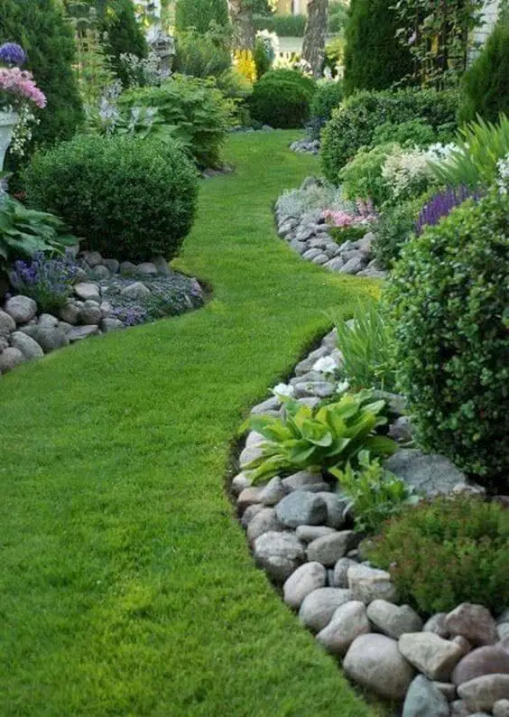 Curved Boulder Lawn Edge