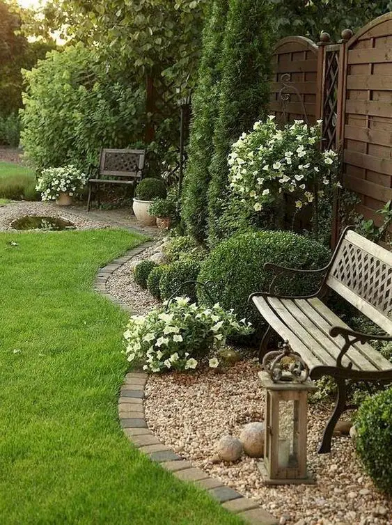 Brick Trim Pea Gravel Bed Border