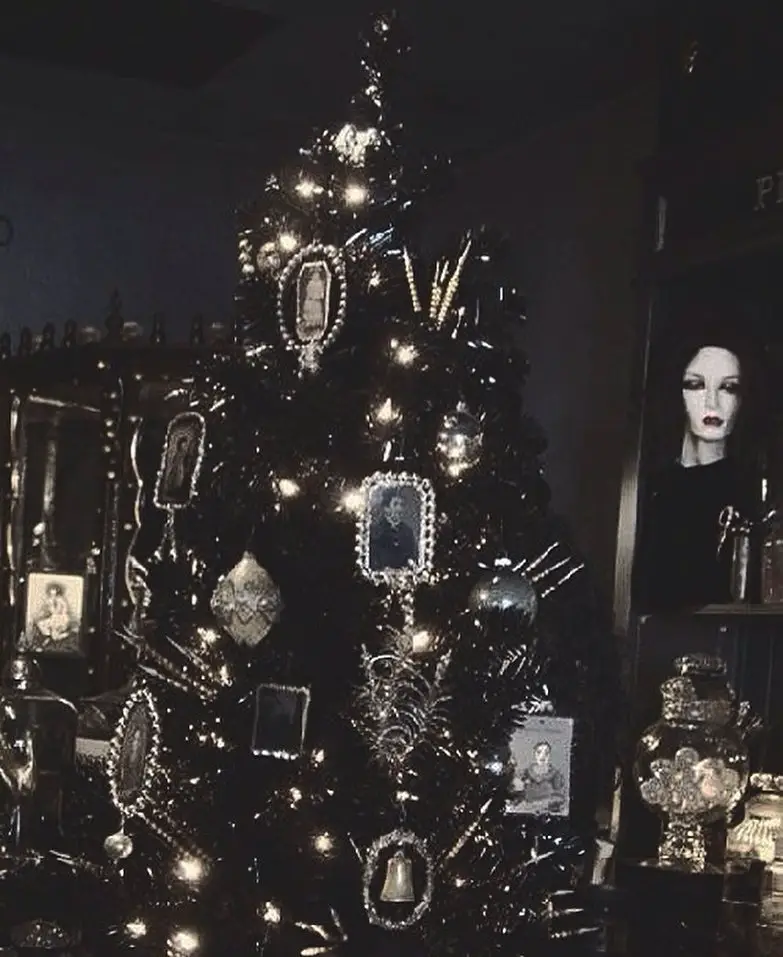 Vintage Portrait Gallery Tree