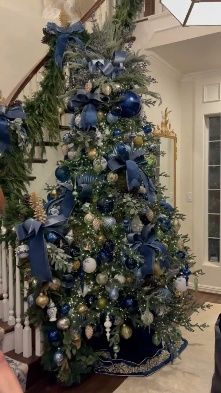 Grand Entryway Tree with Velvet Ribbon Cascades