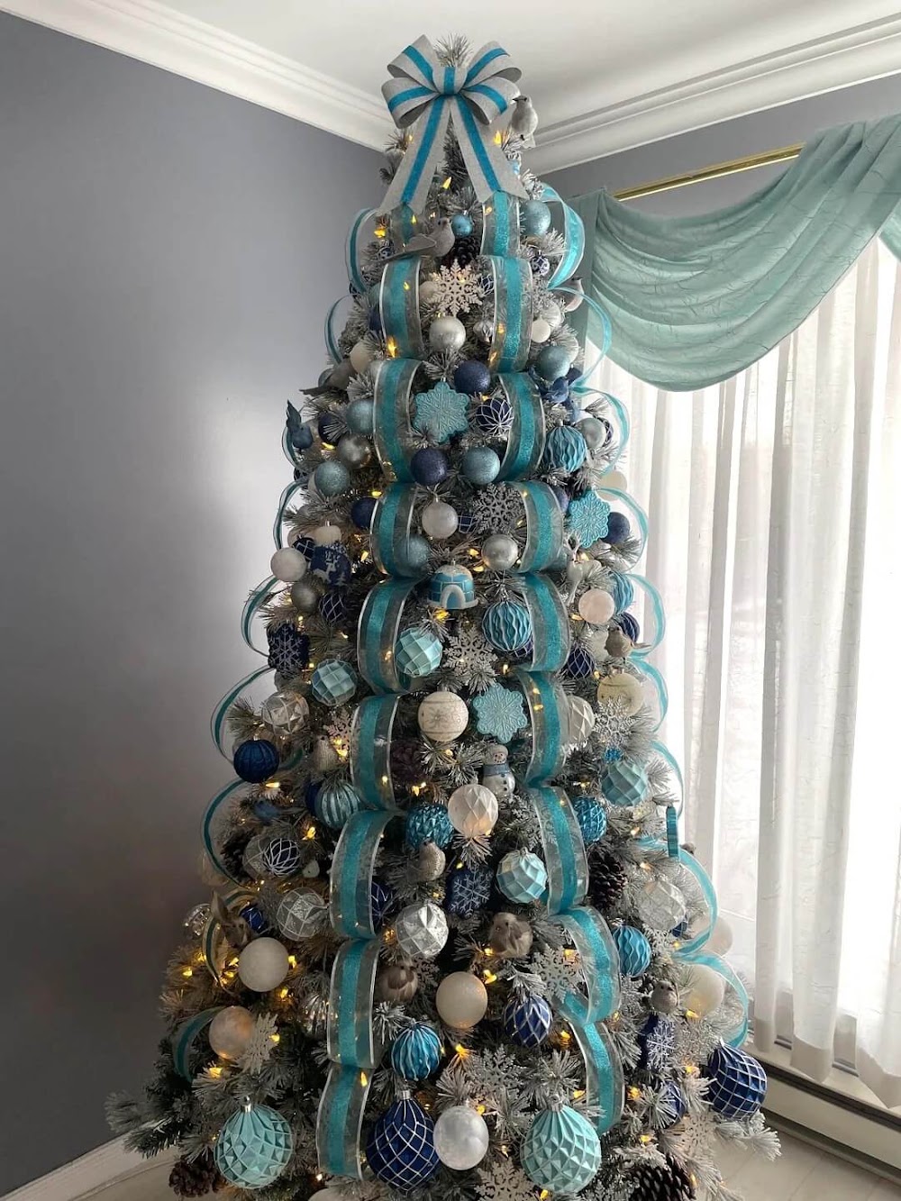 Vertical Turquoise Ribbon Cascades