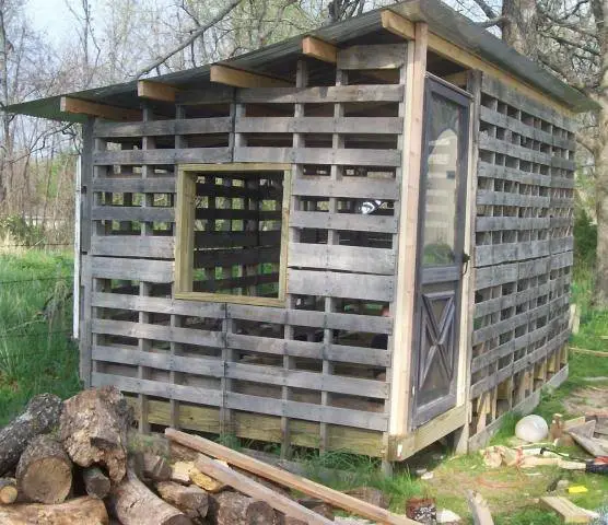 21 Pallet Chicken Coop Ideas for a Budget-Friendly Build 15 Open Slatted Walk In Barn