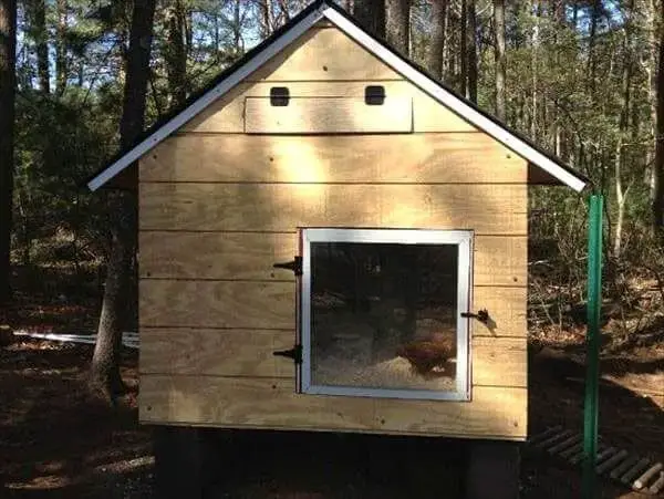 21 Pallet Chicken Coop Ideas for a Budget-Friendly Build 18 Modern Wooden Cabin Shelter
