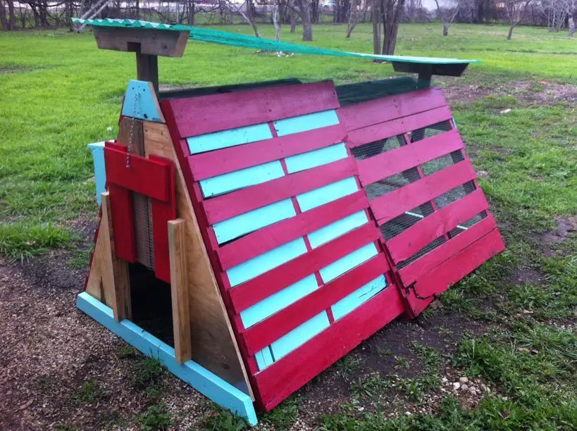 21 Pallet Chicken Coop Ideas for a Budget-Friendly Build 20 Colorful Crimson and Teal Run