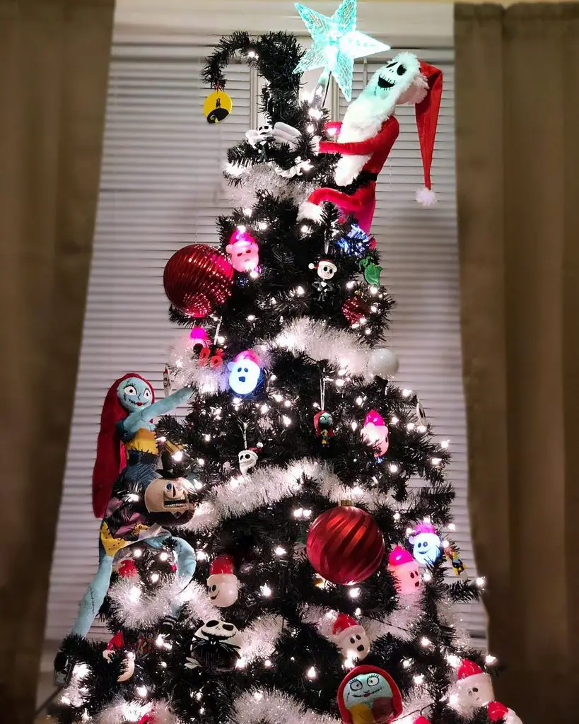 31+ 80s Christmas Tree Ideas for a Nostalgic Holiday 7