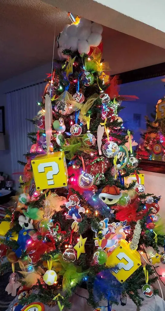 31+ 80s Christmas Tree Ideas for a Nostalgic Holiday 6