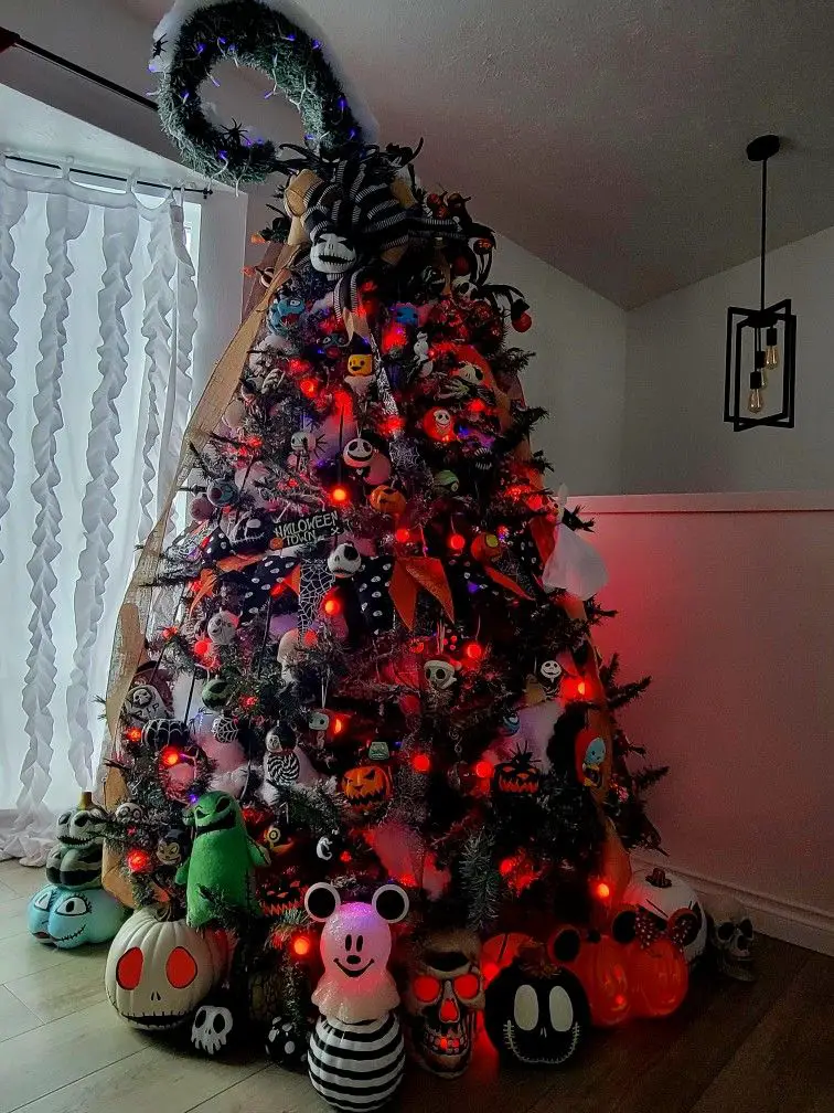31+ 80s Christmas Tree Ideas for a Nostalgic Holiday 1