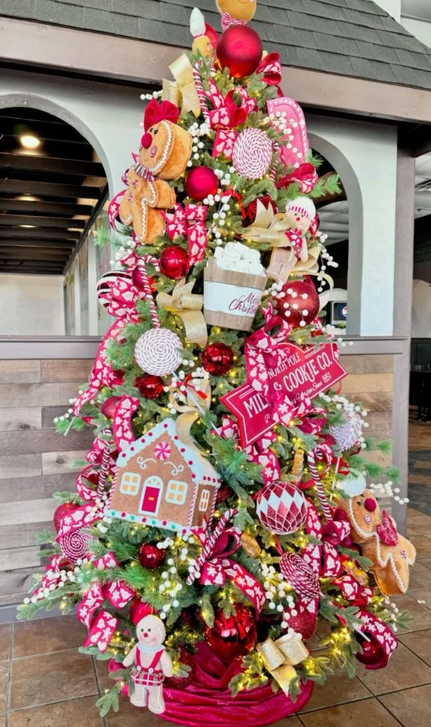 31+ Gingerbread Christmas Tree Ideas for Cozy Holiday Decor 1