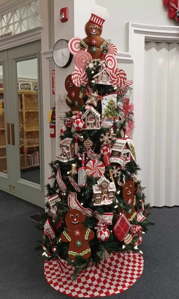 Bakery Chef Gingerbread Tree in Checkerboard