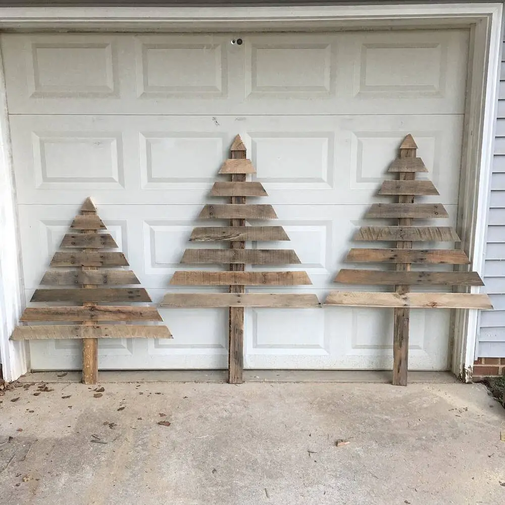 27+ Wood Christmas Trees DIY Ideas for Rustic and Creative Holiday Decor 5 Trio of Weathered Pallet Wood Trees