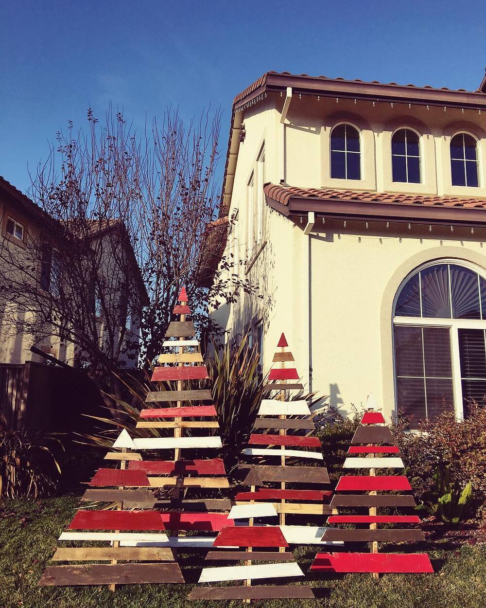 27+ Wood Christmas Trees DIY Ideas for Rustic and Creative Holiday Decor 6 Painted Scrap Wood Lawn Trees