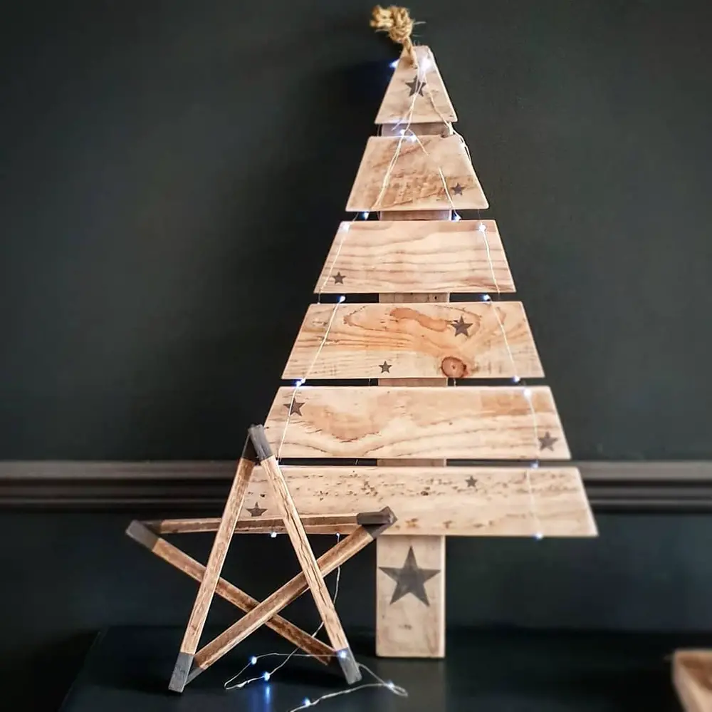 27+ Wood Christmas Trees DIY Ideas for Rustic and Creative Holiday Decor 7 Tabletop Slat Tree with Stenciled Stars