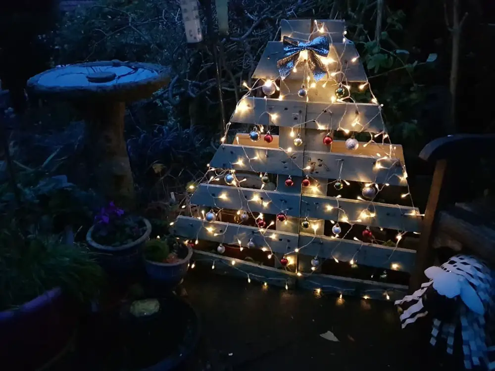 27+ Wood Christmas Trees DIY Ideas for Rustic and Creative Holiday Decor 10 Glowing Outdoor Garden Pallet Tree