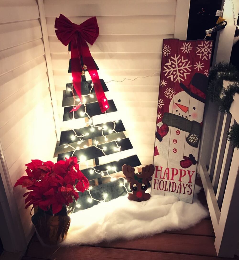 27+ Wood Christmas Trees DIY Ideas for Rustic and Creative Holiday Decor 14 Cozy Porch Slat Tree with Snowman Sign